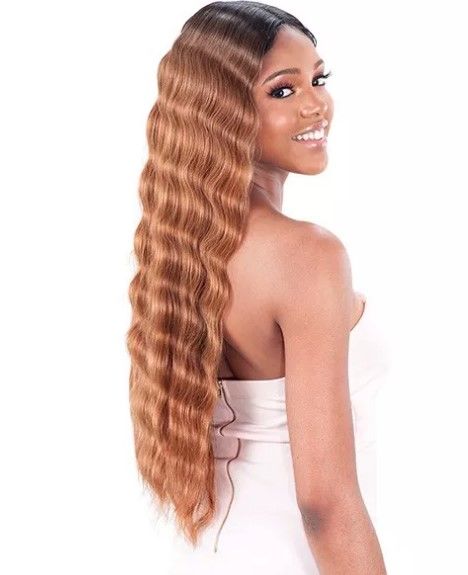 Triple Barrel Curl 020 Lace to Lace Model Model Lace Front Wig